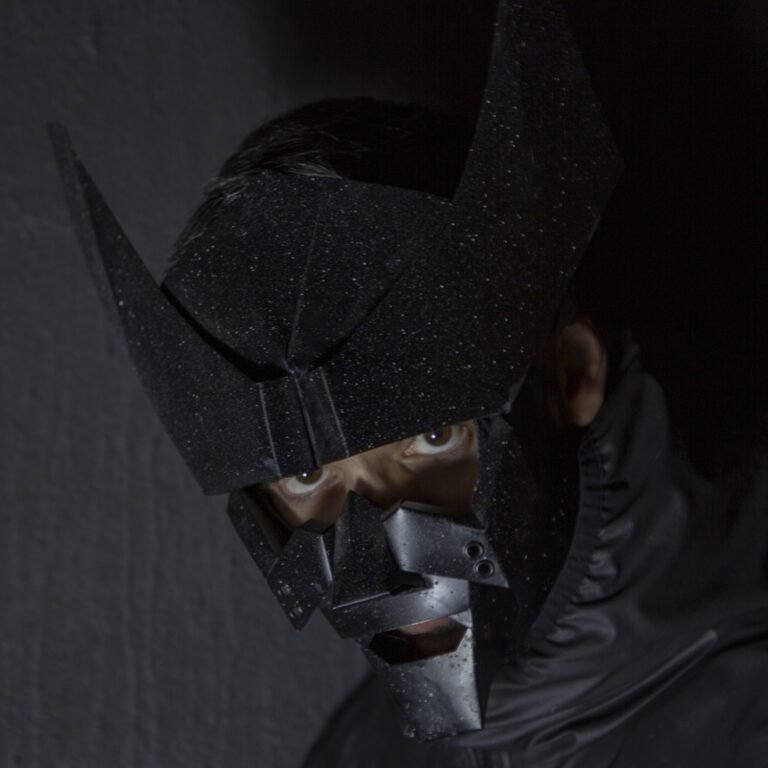 Manu invisible ritratto