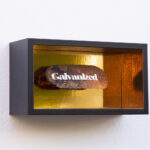 "Galvanized" acrilico e spray su spray arrugginito 40x22x16cm 2022