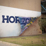 "Horizons" quarzo e spray su muro 72mq Monserrato 2020