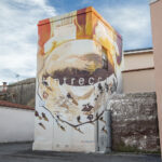 "Intrecci" quarzo e spray su muro 84mq Domusnovas 2023